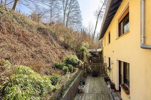 Außenansicht, Hangseite - Mehrfamilienhaus, Wohnhaus mit 209,00 m&sup2; in Lüdenscheid zum Kaufen