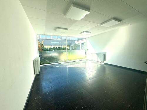 IMG_4794 2.JPG - Helle Büroeinheit - 250,00&nbsp;EUR Kaltmiete, ca.&nbsp; 24,00&nbsp;m&sup2;&nbsp;Wohnfl&auml;che