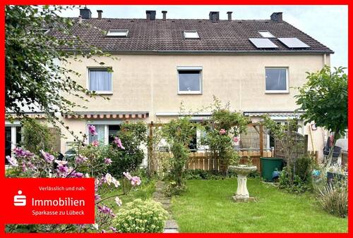 Ansicht vom Garten - Reihenmittelhaus mit Garage in gefragter Stadtrandlage