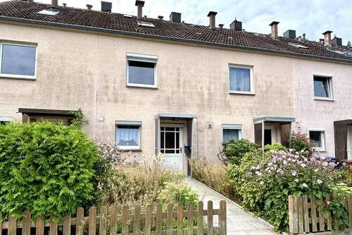 Straßenansicht - 5 Zimmer Reihenmittelhaus zum Kaufen in Lübeck