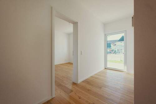 Flur mit Blick zum Schlafzimmer - 