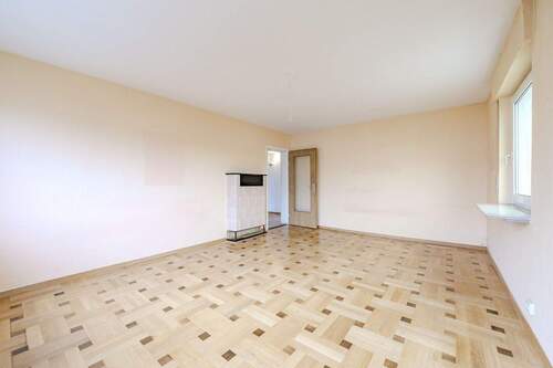 Wohnzimmer 1. OG - 8 Zimmer Mehrfamilienhaus, Wohnhaus in Sindelfingen / Maichingen