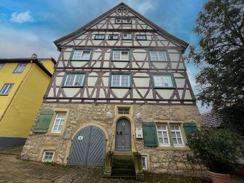 Außenansicht - Zentral gelegene Eigentumswohnung mit Balkon