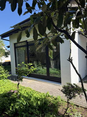 Garten - Blick zum Essbereich - 