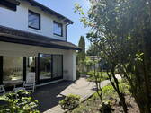 Garten - Blick zur Terrasse - 