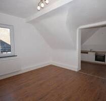 DIETZ: Helle 2-Zimmer-Wohnung mit neuer Einbauküche! - Leidersbach Roßbach
