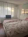 Schlafzimmer mit Zugang zum Balkon - Etagenwohnung mit 78,00 m² in Mühlheim am Main zur Miete