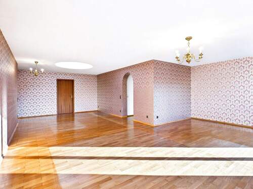 Wohn-/Essbereich - Etagenwohnung mit 120,40 m&sup2; in Weinstadt zum Kaufen