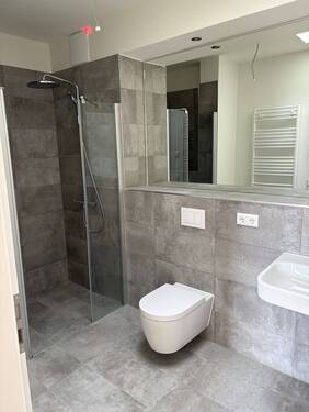 Bad - Etagenwohnung mit 127,70 m&sup2; in Berlin zur Miete