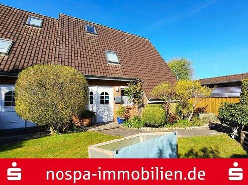 Außenansicht Eingansgbereich - TOP-Doppelhaushälfte mit modernisierter Küche, überdachter Süd-Terrasse, Werkstatt und Doppelcarport