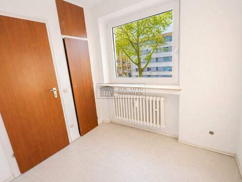 Ruhiges Schlafzimmer - 1 Zimmer Etagenwohnung zum Kaufen in Köln