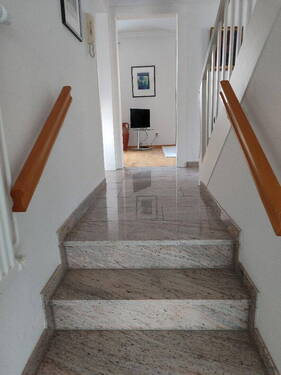 Aufgang Erdgeschoß - Einfamilienhaus mit 130,00 m&sup2; in Schwalbach zum Kaufen