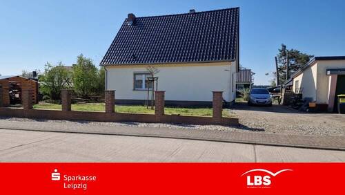 Straßenansicht - Energetisch saniertes Einfamilienhaus