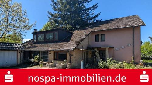 Hof und Eingangsbereich - Kein Haus von der Stange: ca. 306 m² Wohnfläche in zweiter Reihe mit Entwicklungspotenzial!