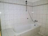 Badezimmer mit Wanne - 