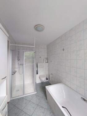 Bad im EG, 2. Ansicht mit Dusche - 
