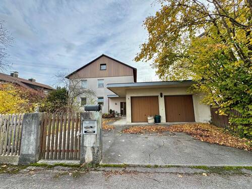 Straßenansicht - Baugrundstück mit Altbestand in Toplage von Maisach mit hoher Ausnutzung (§34)