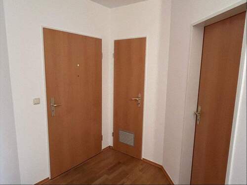 Diele mit Eingangstüre - 