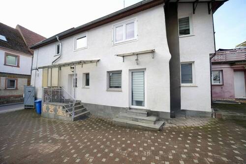 Innenhof - 6 Zimmer Einfamilienhaus in Schaafheim