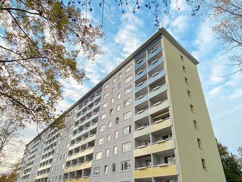 Hausansicht - Etagenwohnung mit 69,80 m² in Chemnitz zur Miete