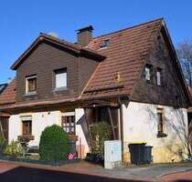 Zwei Häuser, ein Zuhause.Zwei durch Durchbruch verbundene Doppelhaushälften mit viel Potenzial… - Lüdenscheid