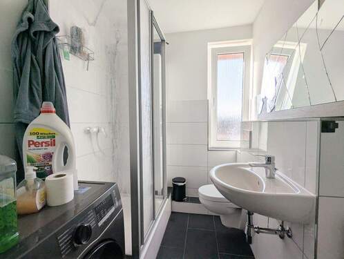 Helles Duschbad mit Tageslicht - 