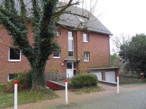 Hausansicht - Schöne Wohnung in der Endetage! Zweitbezug nach Sanierung!