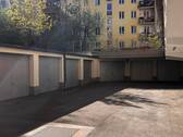 Ansicht Garagen - Großzügige Sammelgarage mit Platz für bis zu 5 Fahrzeuge in geschützter Hoflage
