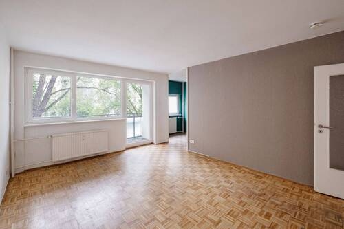 Wohnzimmer - Helle 3-Zimmer-Wohnung mit Pkw-Stellplatz in begehrter Kiezlage