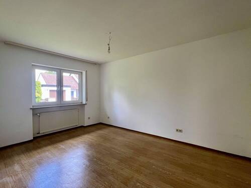 Schlafzimmer EG - 7 Zimmer Einfamilienhaus in Heßdorf