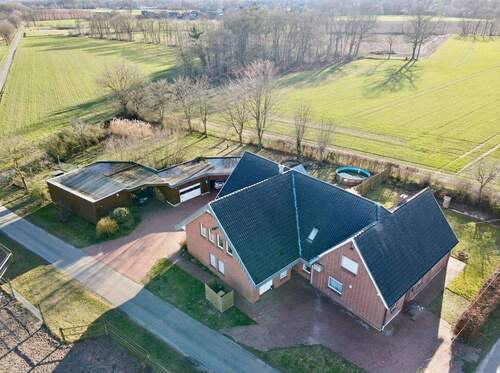 Luftaufnahme - Mehrfamilienhaus, Wohnhaus mit 380,00 m&sup2; in Berge zum Kaufen