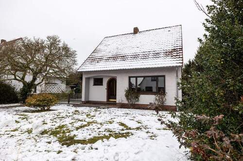 Front - *** MIETE - EFH mit VIEL GRUNDSTÜCK in RUHIGER LAGE ***