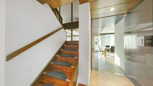 EG_Treppenaufgang zum OG - 