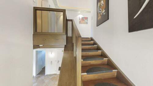 EG_Treppenaufgang zum OG - 