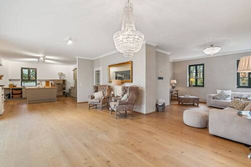 Wohnbereich - 7 Zimmer Einfamilienhaus zum Kaufen in Hoppegarten