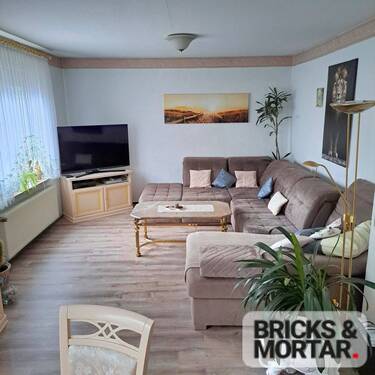 Wohnzimmer - 7 Zimmer Doppelhaushälfte zum Kaufen in Wolfen