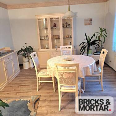 Wohnzimmer andere Seite - 7 Zimmer Doppelhaushälfte in Wolfen