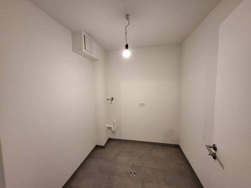 Abstellraum mit Waschmaschinenanschluss.jpg - 
