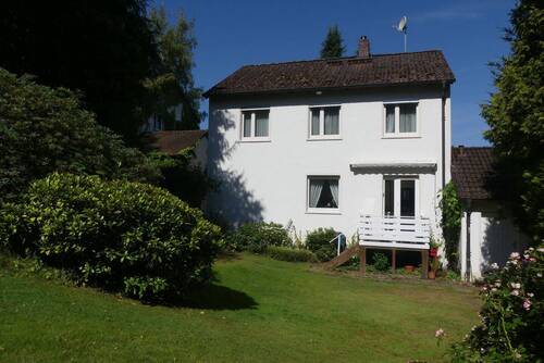 1 - ***Gepflegtes Wohnhaus mit einem großen und schön eingewachsenem Grundstück direkt in Erbach***