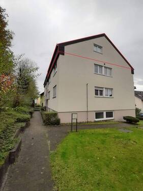 Außenansicht Haus, hinterer Weg 2 (mit Markierung ETW) - 2 Zimmer Etagenwohnung zum Kaufen in Nürtingen