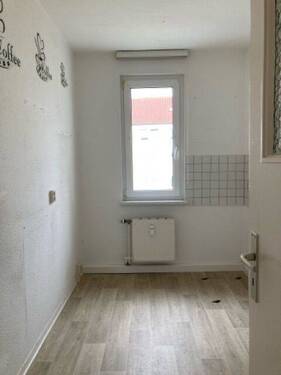 Küche mit Fenster - 2 Zimmer Etagenwohnung in Gotha