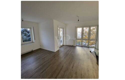 Weitere Perspektive im Wohnzimmer - Etagenwohnung mit 66,40 m&sup2; in Dresden zum Kaufen