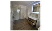 Tageslichtbad mit bodentiefer Dusche - 