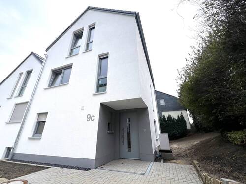 Hauseingang - Energieeffiziente Doppelhaushälfte in Wetter: Modernes Wohnen mit vielen Gestaltungsmöglichkeiten