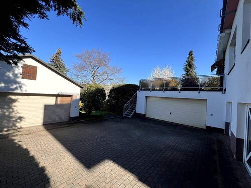 2 Doppelgaragen mit elektr. Tor - 