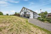 Vorderansicht - 7 Zimmer Mehrfamilienhaus, Wohnhaus zum Kaufen in Besigheim