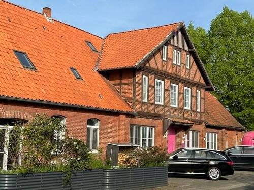 Strassenansicht - Wohnen in historischem ehem. Bahnhofshotel auf dem Lande -5 Wohneinheiten - Tierhaltung möglich