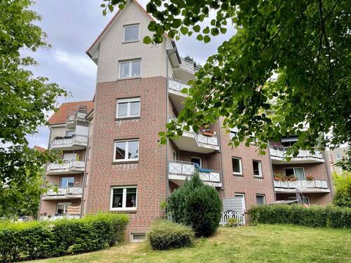 Titel Außenansicht - Großzügige 4 Zi.-Wohnung Bj 2000 - Provisionsfrei