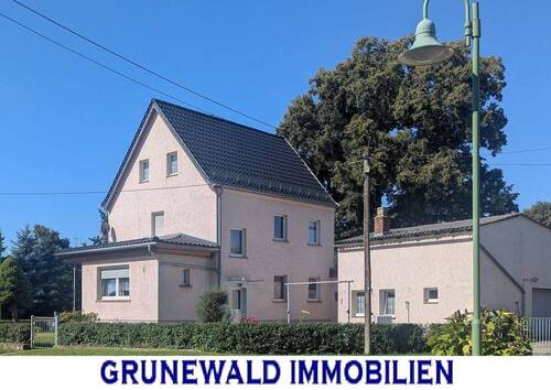 Ansicht - Preisanpassung! Viel Platz für die ganze Familie – Einfamilienhaus mit Nebengelass und Garagen