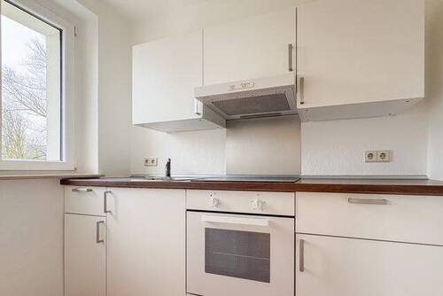 Einbauküche - 2 Zimmer Etagenwohnung zur Miete in Chemnitz
